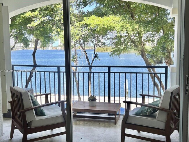 Foto del edificio - 3255 NE 184th St