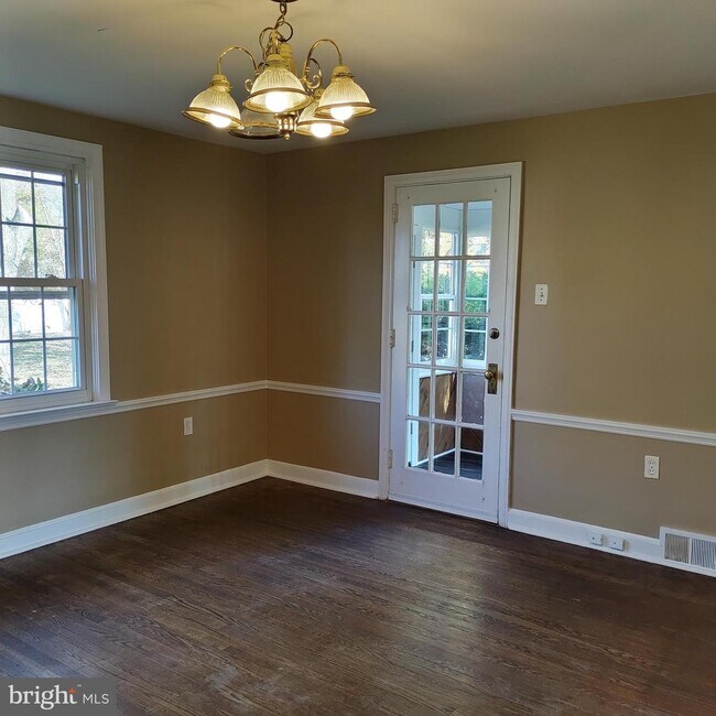 Foto del edificio - 2473 Bristol Rd