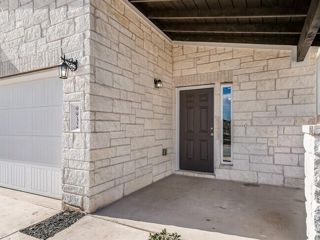 Foto del edificio - 9932 Thane Way