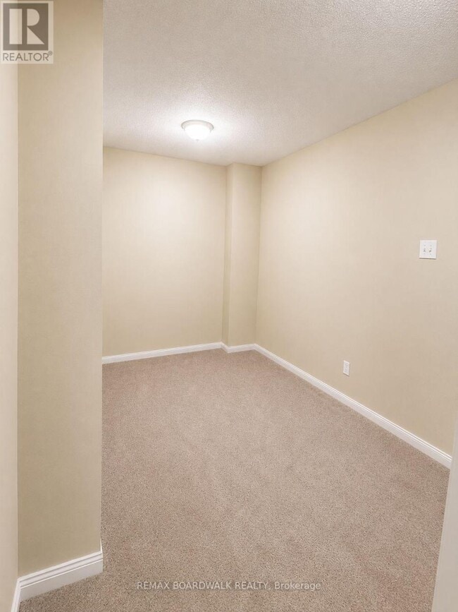 Building Photo - 727 Sanibel Private