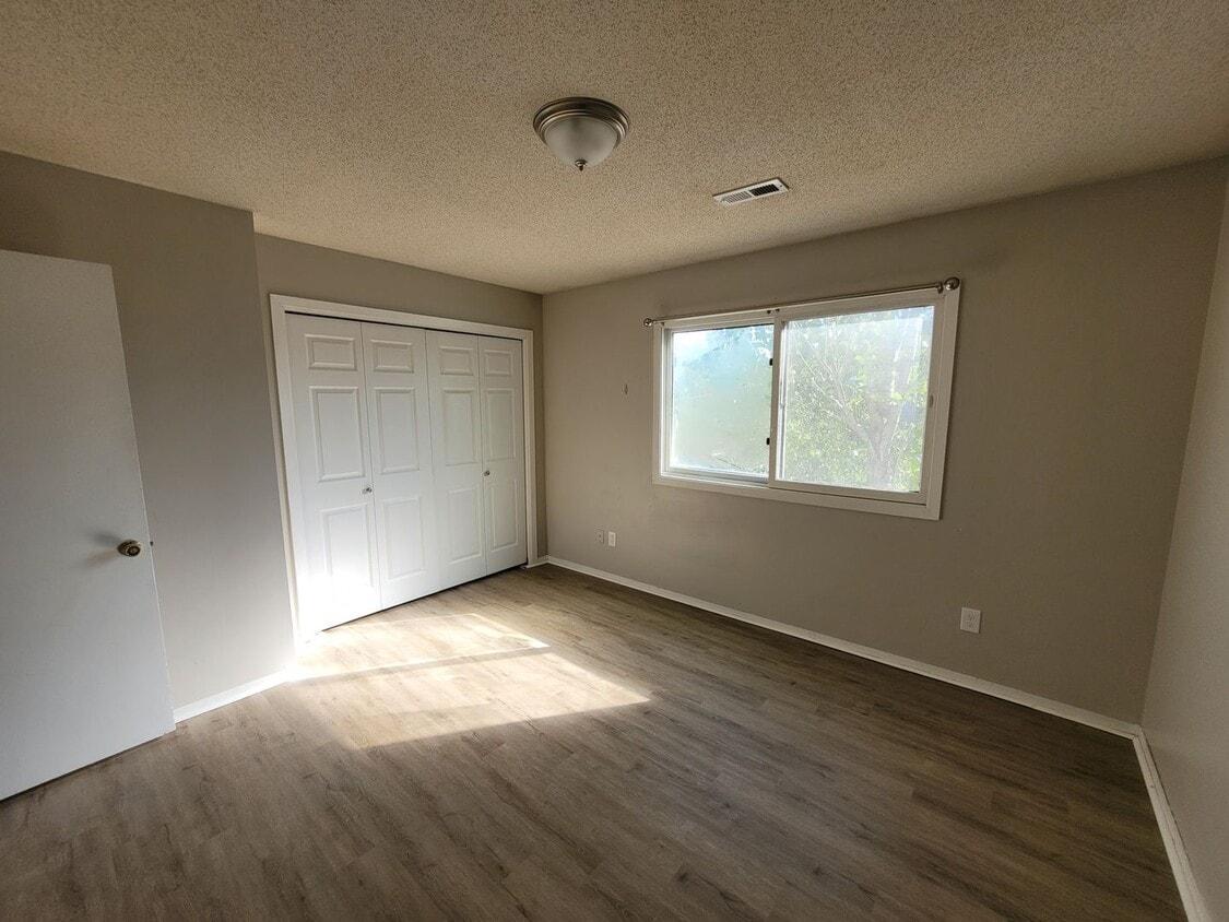 Primary Photo - $1195 - 3 bedroom/ 2.5 bathroom - Townhome...