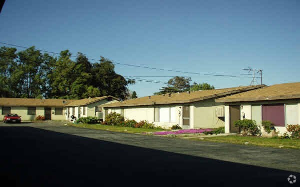 Foto del edificio - 16960 San Bernardino Ave