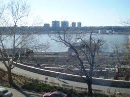 Building Photo - 4 br, 1.5 bath  - 575 Riverside Dr