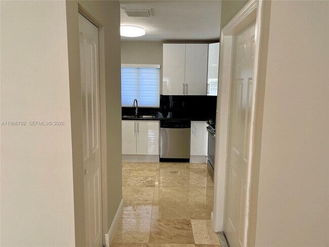 Foto del edificio - 3191 Ohio St