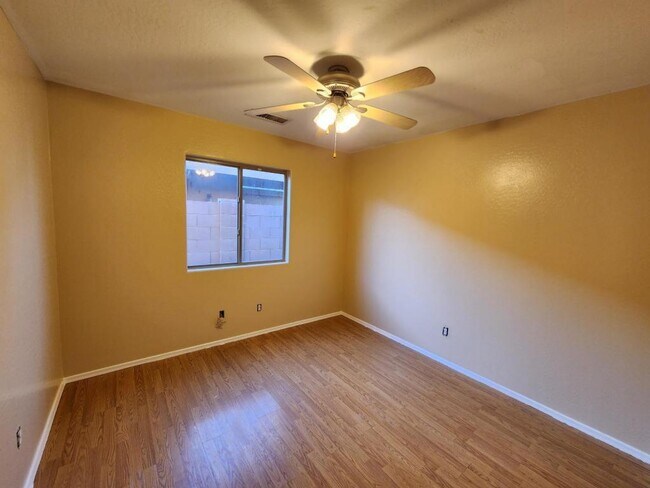 Building Photo - 10773 W Del Rio Ln