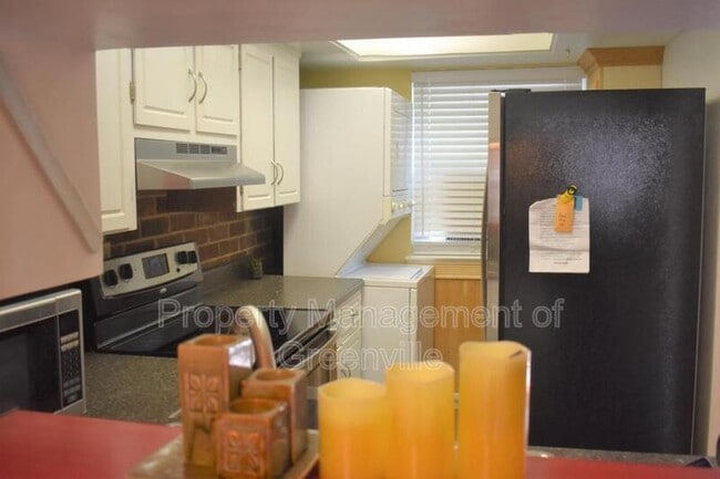 Foto del edificio - 2530 E North St