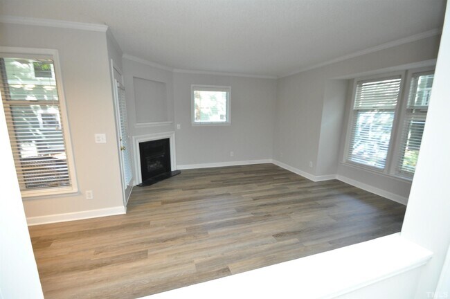 Building Photo - 1000 Nicholwood Dr