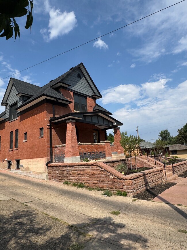 Lado de la casa - 2635 W 33rd Ave