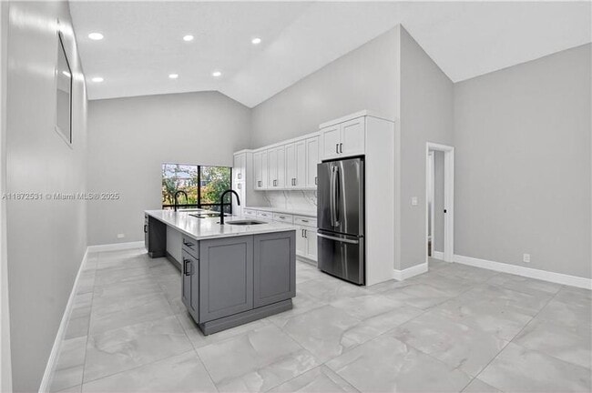 Building Photo - 9581 El Clair Ranch Rd