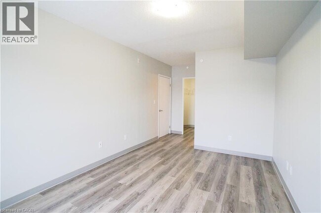 Photo du bâtiment - 239 Auburn Dr