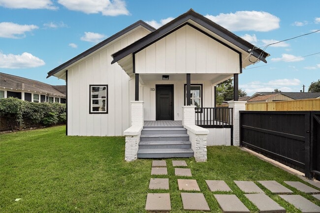 Building Photo - 113 Delmar St