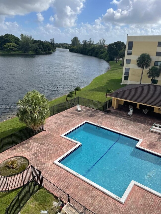 Building Photo - 6575 W Oakland Park Blvd