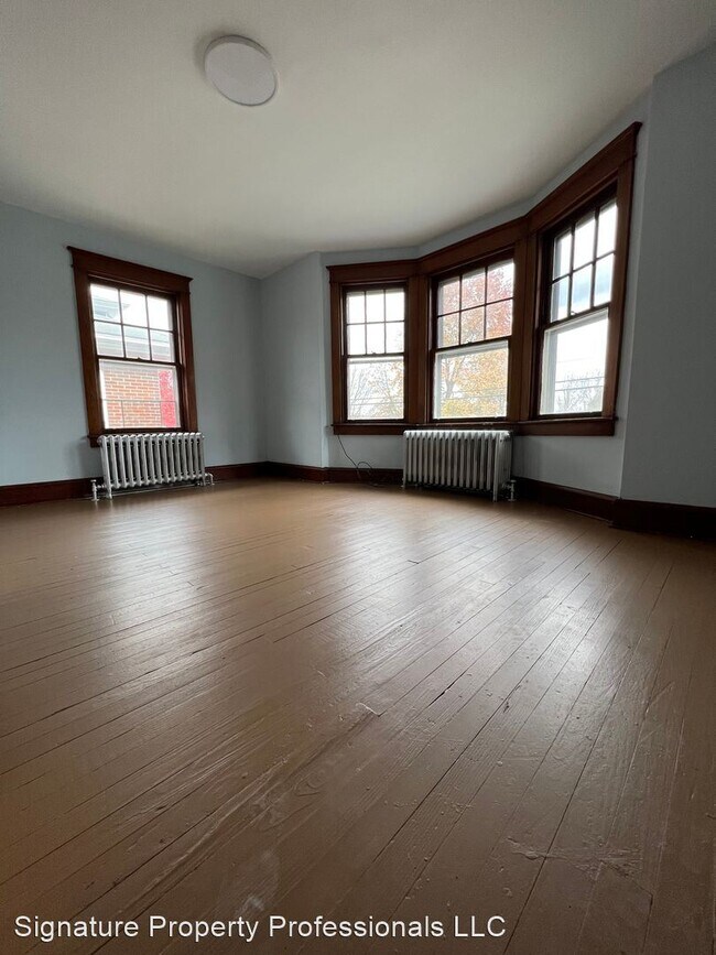 Building Photo - 3 br, 1 bath House - 902 Main Street