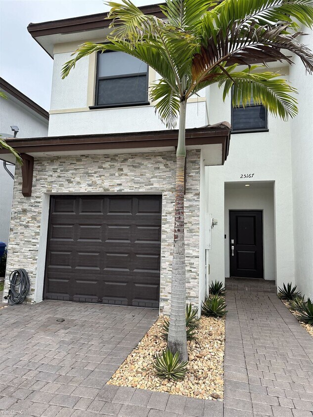 Primary Photo - 3 br, 2.5 bath Townhome - S Allapattah Gar...