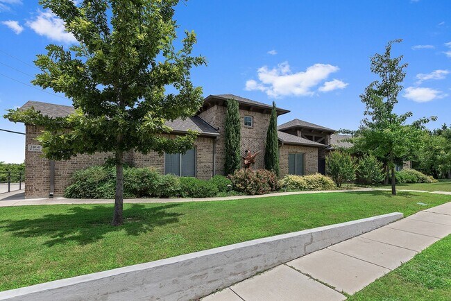 Foto del edificio - * MOVE IN SUMMER 6/29/2026* 6 Bed 4 Bath H...