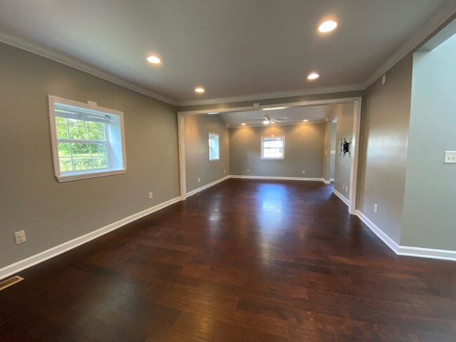 Building Photo - 302 Pullen Ave