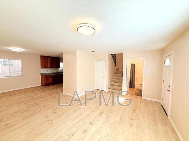 Building Photo - 762 W 21st St