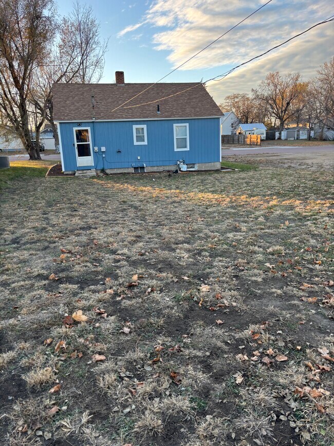 Building Photo - 620 S Rowley St