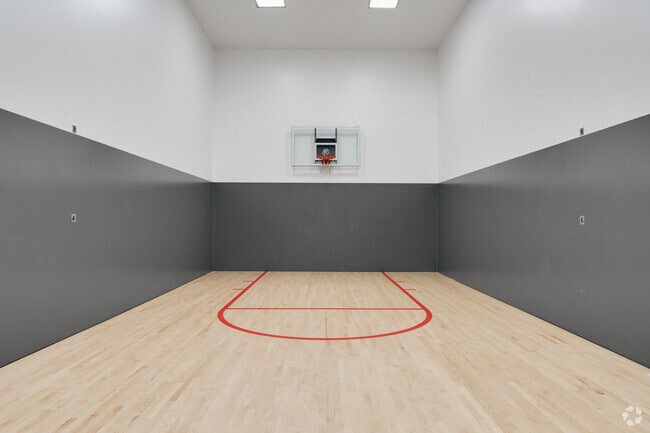 Cancha de baloncesto - Landmark at Tanasbourne