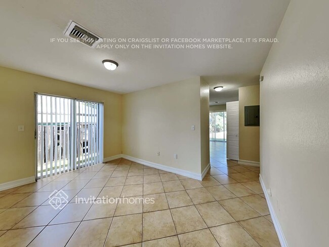 Foto del edificio - 6315 Plunkett St