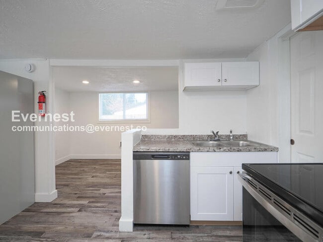 Building Photo - 43414 SE N Bend Way