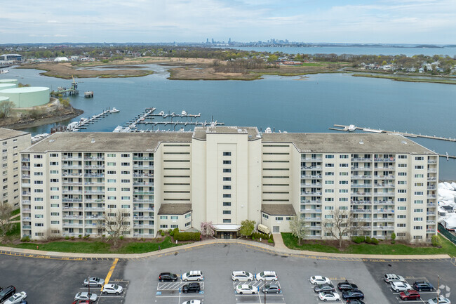 Building Exterior - Captain Cove's Condominiums