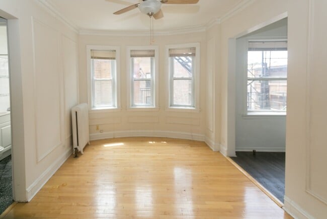 Building Photo - 5516 N Kenmore Ave