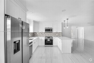 Building Photo - 9242 SW 18th Rd
