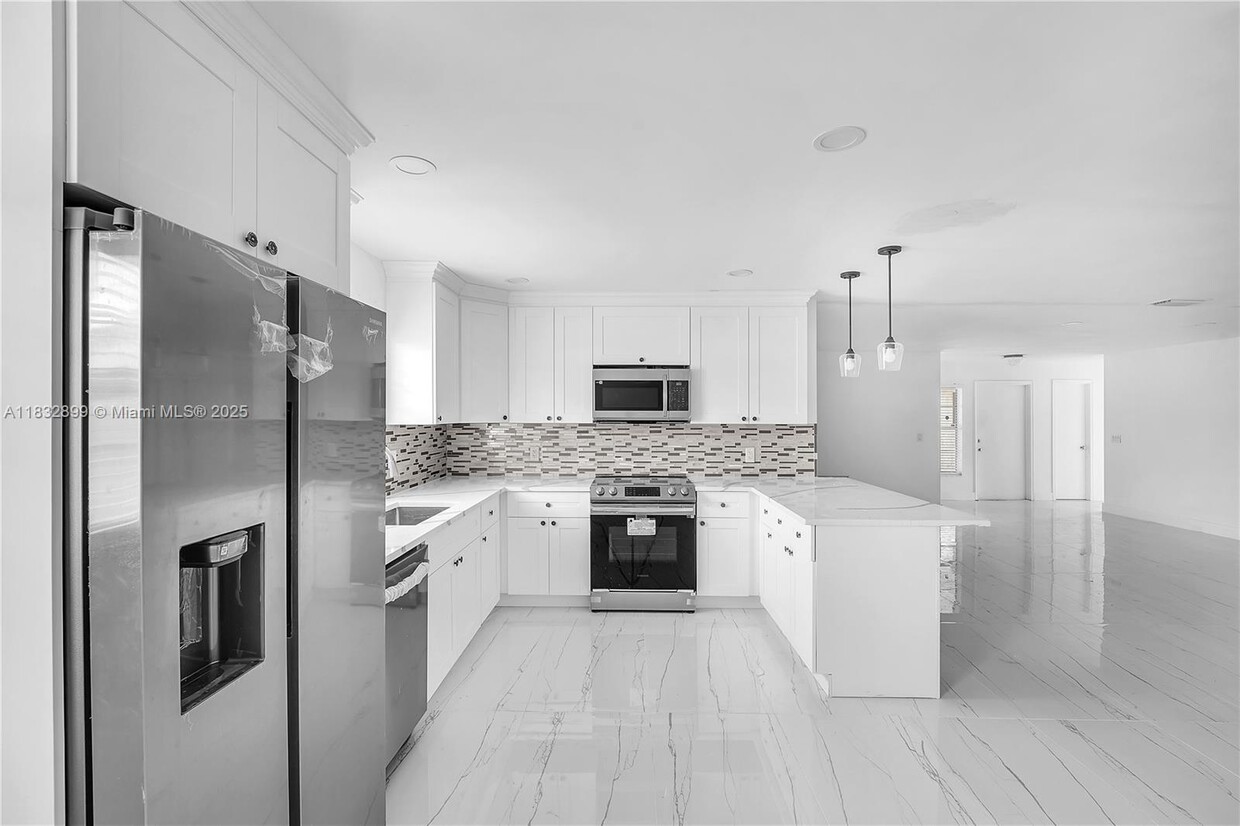 Primary Photo - 9242 SW 18th Rd