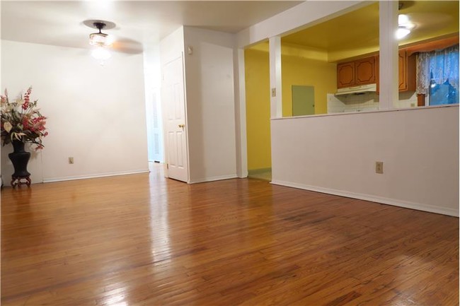 Building Photo - 827 Pennbrook Ave