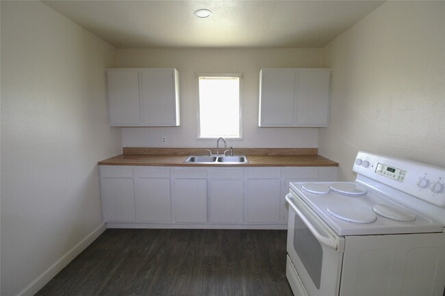 Building Photo - 104 Prewitt Ln