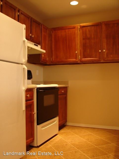 Building Photo - 2428 Lexington Village Ln