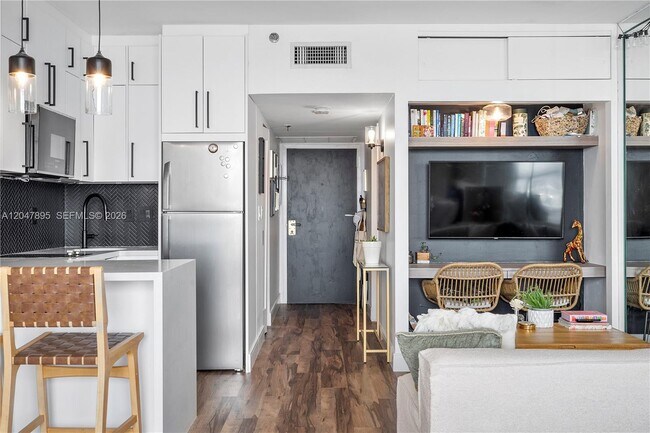 Foto del edificio - 555 NE 15th St