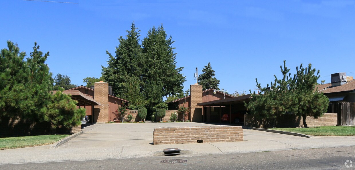 Primary Photo - 1665 W Lockeford St