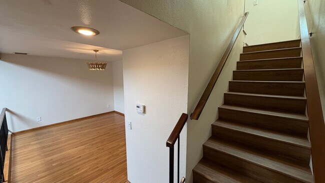 Foto del edificio - DESIRABLE TWO BEDROOM TWO BATH HOME IN STUDIO CITY