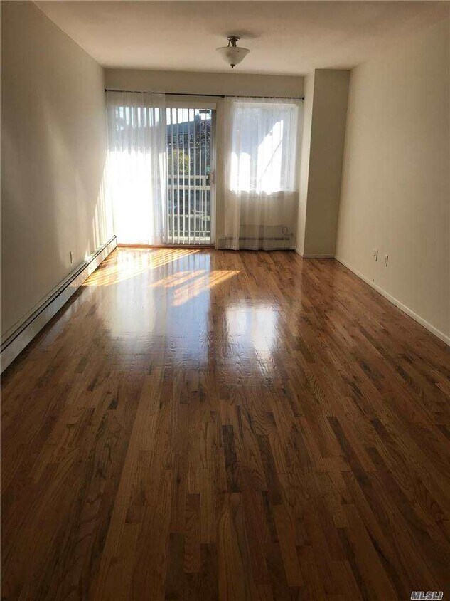 Foto principal - 71-39 Caldwell Ave
