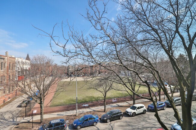 Foto del edificio - 1542 N Oakley Blvd