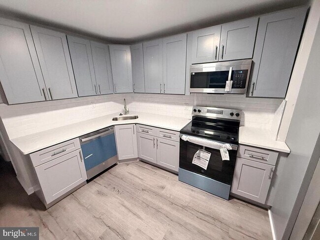 Foto del edificio - 738 N 38th St