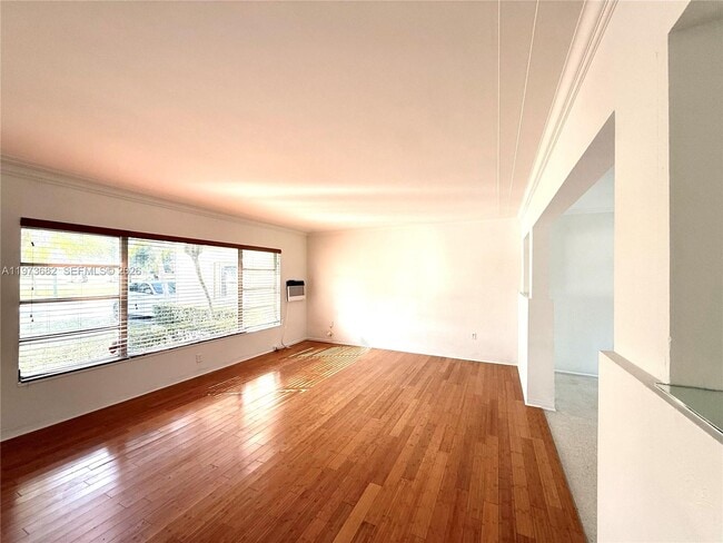 Building Photo - 845 Fairway Dr