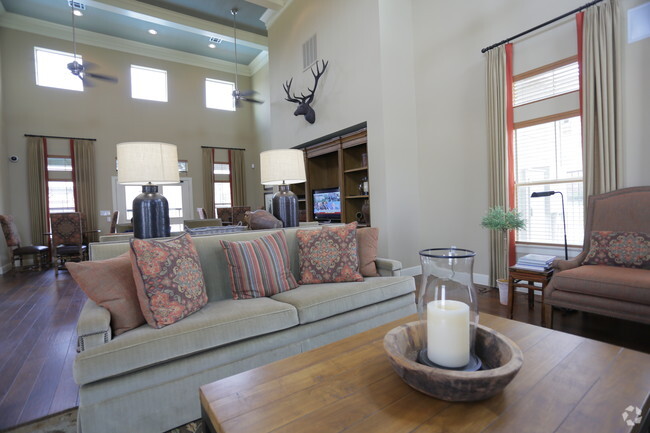 Interior Photo - Shiloh Crossing