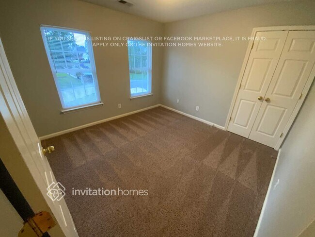Foto del edificio - 211 Everett Park Dr