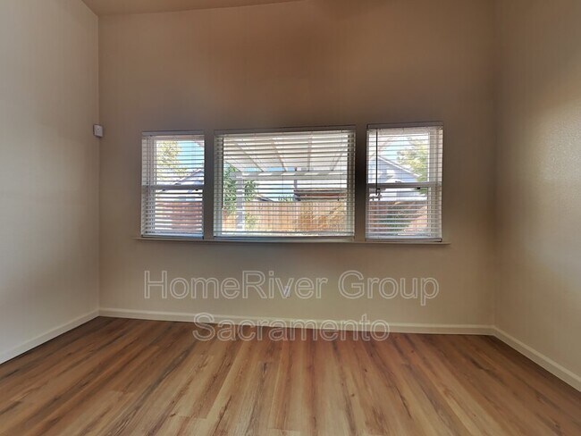 Building Photo - 8612 Serio Way