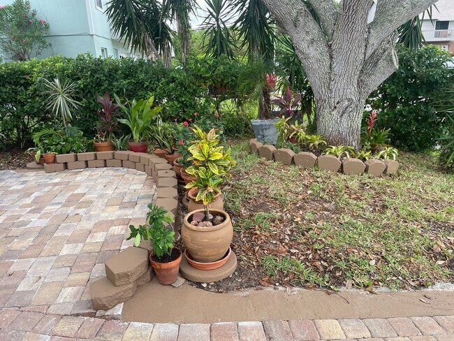 Foto del edificio - 723 Laurel Bay Cir