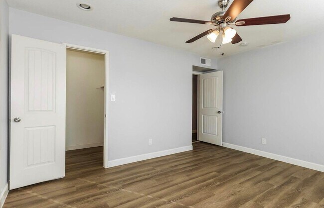 Foto del edificio - 6103 S Parkside Dr
