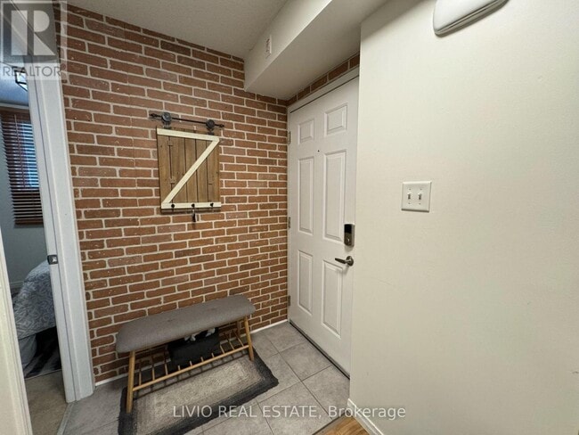 Building Photo - 33 Petra Way