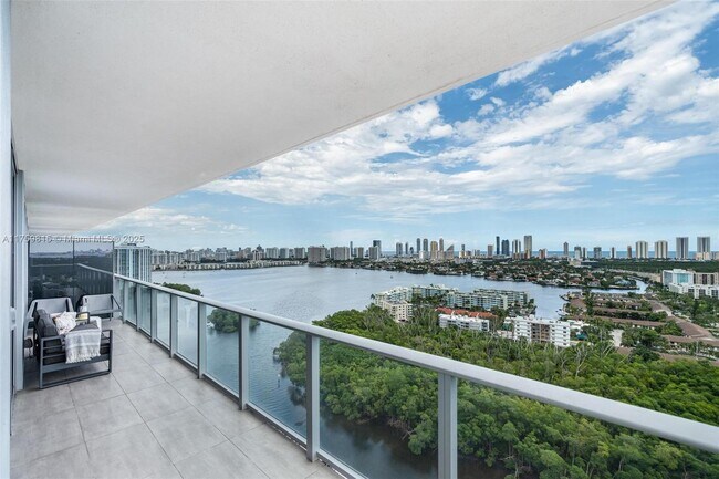Foto del edificio - 16385 Biscayne Blvd