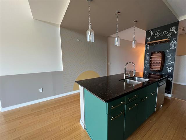 Foto del edificio - 4040 N Hall St