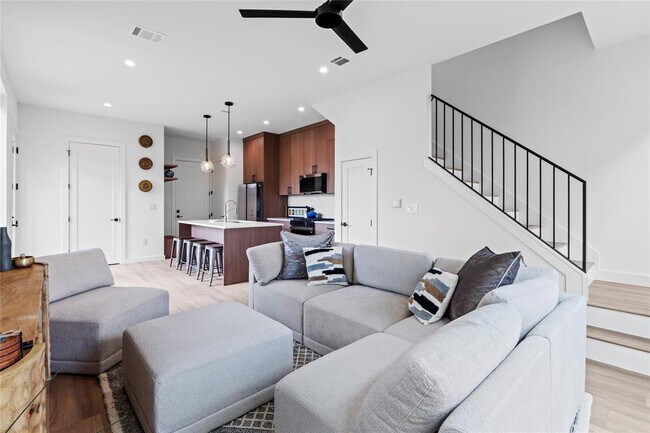 Building Photo - 506 Krebs Ln