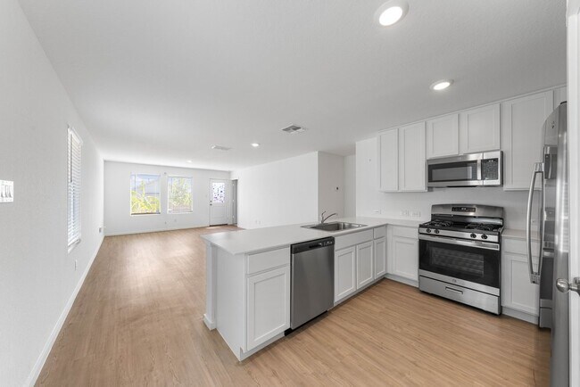 Building Photo - Charming 3-Bed Home with Fenced Yard and Garage in San Antonio – $1,600/mo