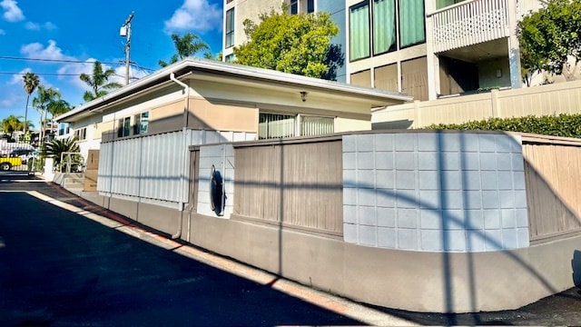 Building Photo - 1327 La Palma St